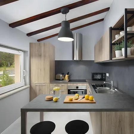 別荘 Fabiana, A Luxurious And Spacious Villa, Few Minutes From The