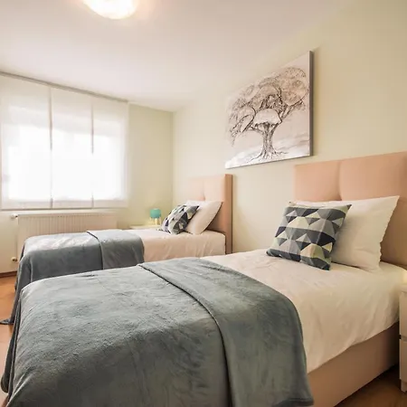 別荘 Fabiana, A Luxurious And Spacious Villa, Few Minutes From The