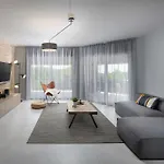 Hébergement de vacances Fabiana, A Luxurious And Spacious Villa, Few Minutes From The