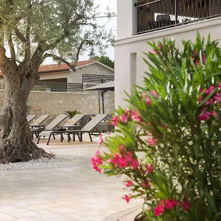 Hébergement de vacances Fabiana, A Luxurious And Spacious Villa, Few Minutes From The